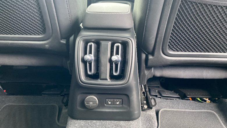 Volvo Xc40 1.5 T5 Recharge PHEV Ultimate Dark 5dr Auto Estate